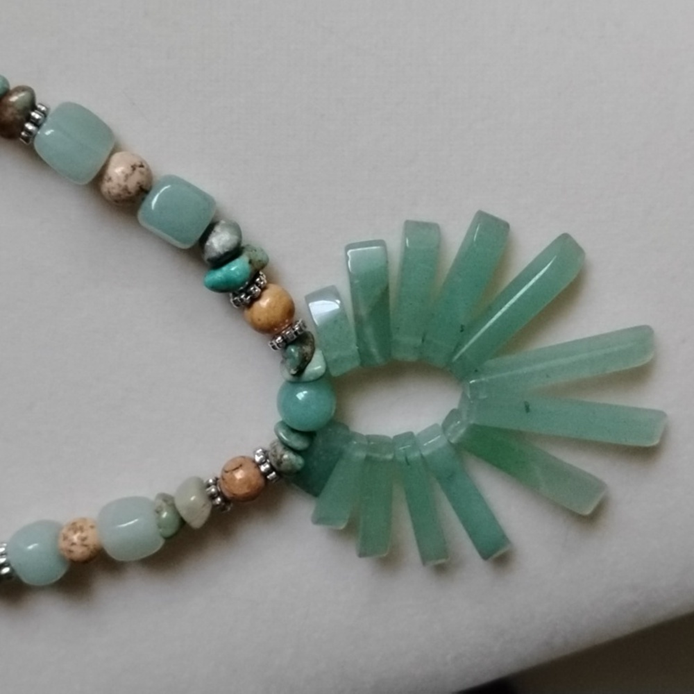 HAND CRAFTED SUNBURST NECKLACE OF TURQUOISE AND AVENTURINE - Picture 2 of 7